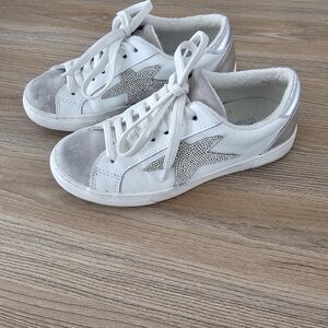 Steve Madden REZUME Rhinestone Star Sneakers Size 6